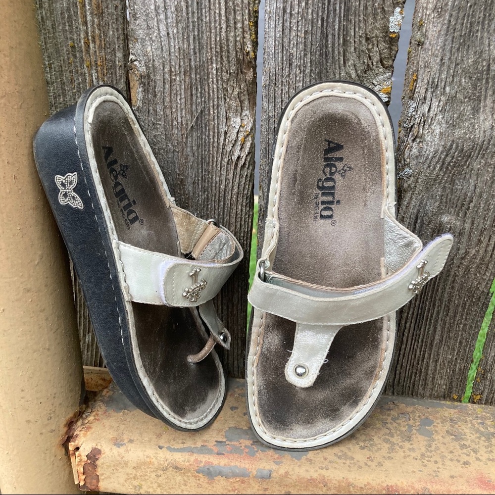 5/$20 Alegria thong cream/metallic platform sandals sz 7 - Picture 15 of 15